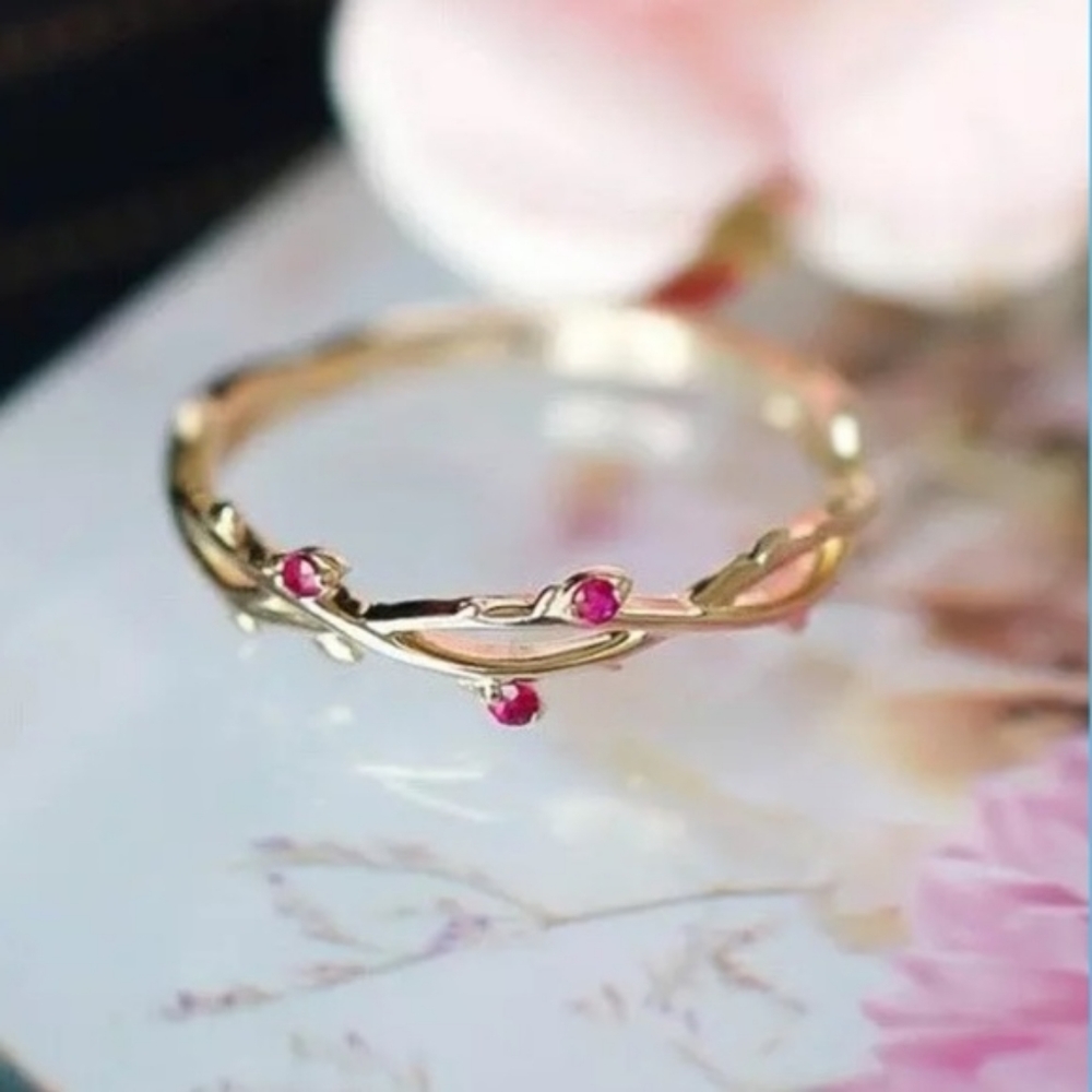 NEW 18k Yellow Gold Ruby Rose Twist Vine Ring